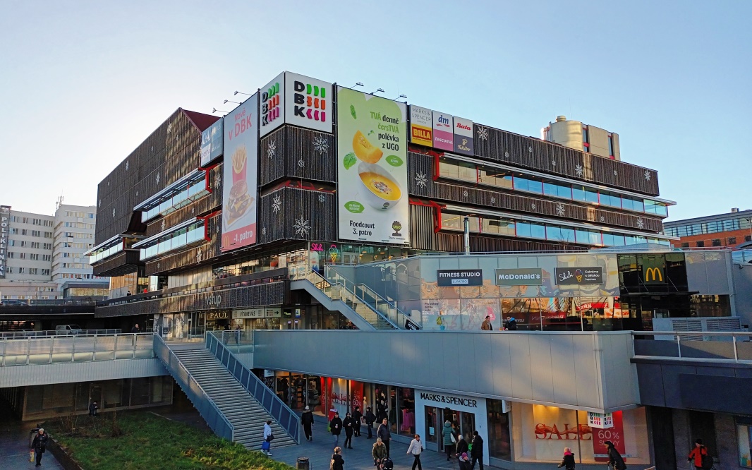 <p>Shopping center <br />DBK Praha</p>
